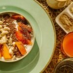 Overnight porridge – co to jest i jak przygotować?       5 przepisów na najlepsze overnight porridge. Bonus owsianka dla małych dzieci